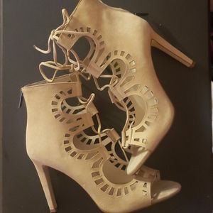 BCBG Generation size 10 suede NEW tie up heels